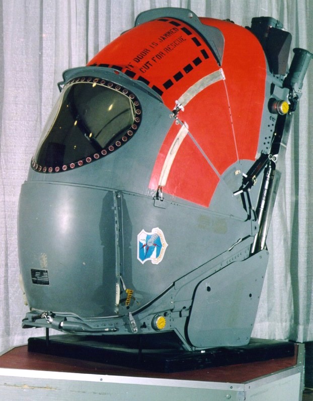 http://www.ejectionsite.com/safe2002/b58capsule_5.jpg