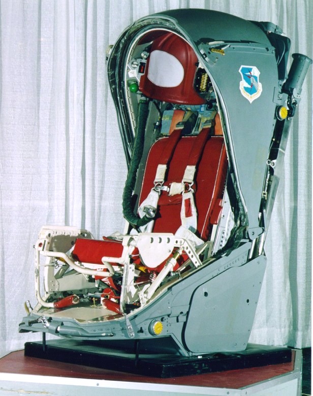 http://www.ejectionsite.com/safe2002/b58capsule_8.jpg